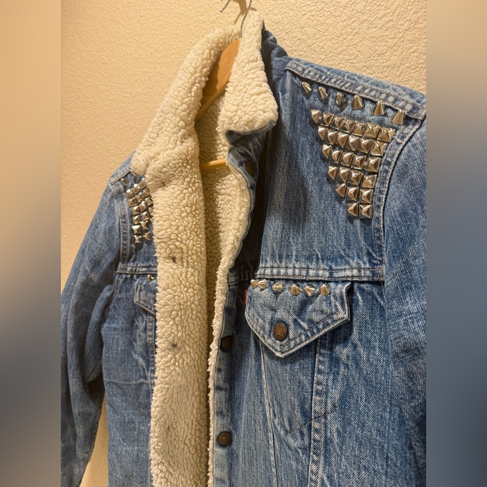 VINTAGE LEVIS SHERPA TRUCKER DENIM JACKET  RED TAB 1970S SIZE 40
